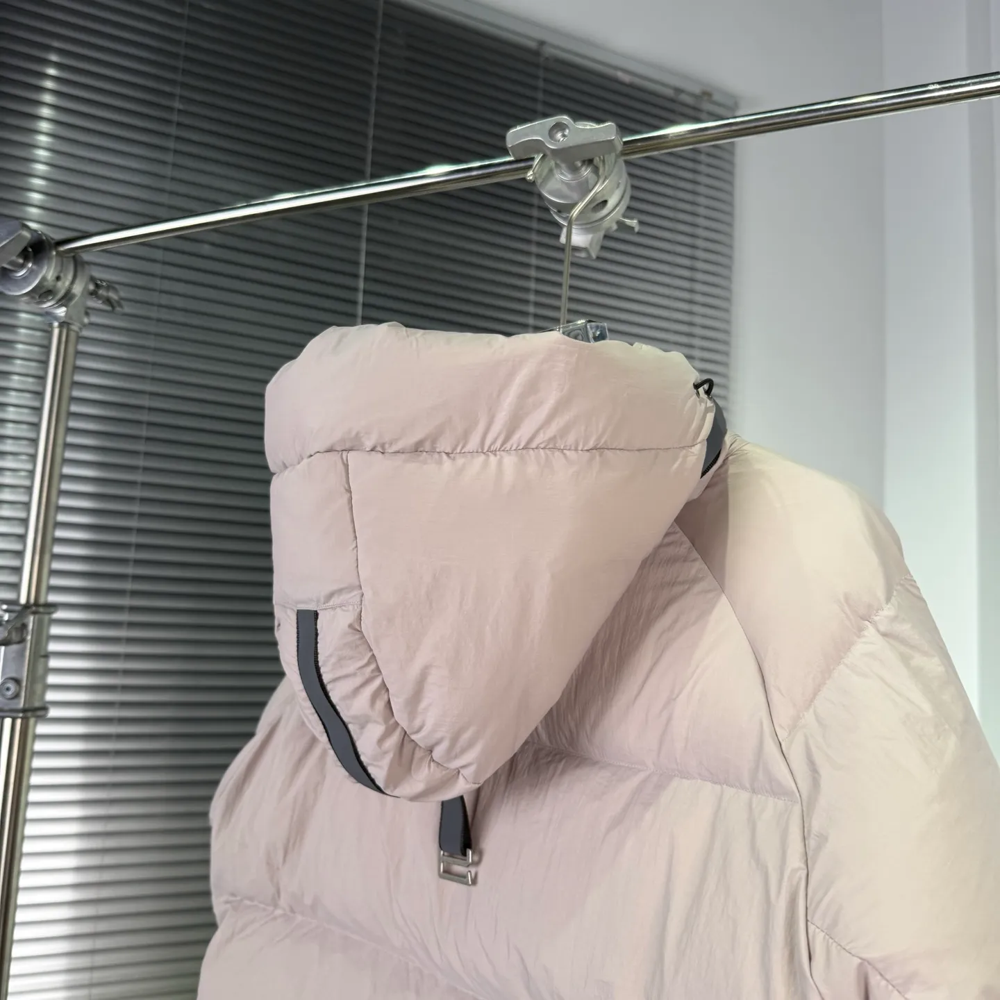 P880 High-end quality 𝑪𝒂𝒏𝒂𝒅𝒂 𝑮𝒐𝒐𝒔𝒆｜Canada Goose Black Label 𝗝𝘂𝗻𝗰𝘁𝗶𝗼𝗻 Series Capsule Short Down Jacket/Ouyang Nana Generation/Same Style for Men and Women 𝗦𝗶𝘇𝗲: 𝗫𝗦 𝗦 𝗠 𝗟 𝗫𝗟 𝗫𝗫𝗟 Product color: black, pure white, off-white, cherry blossom pink, green, brown, Coding: 𝟬𝟬𝟬𝟲𝟭𝟬𝗖